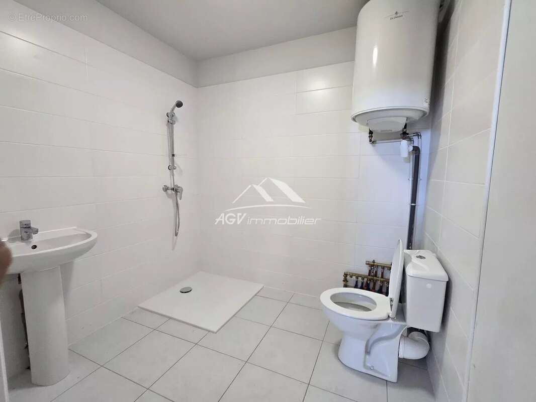 Commerce à SALINDRES