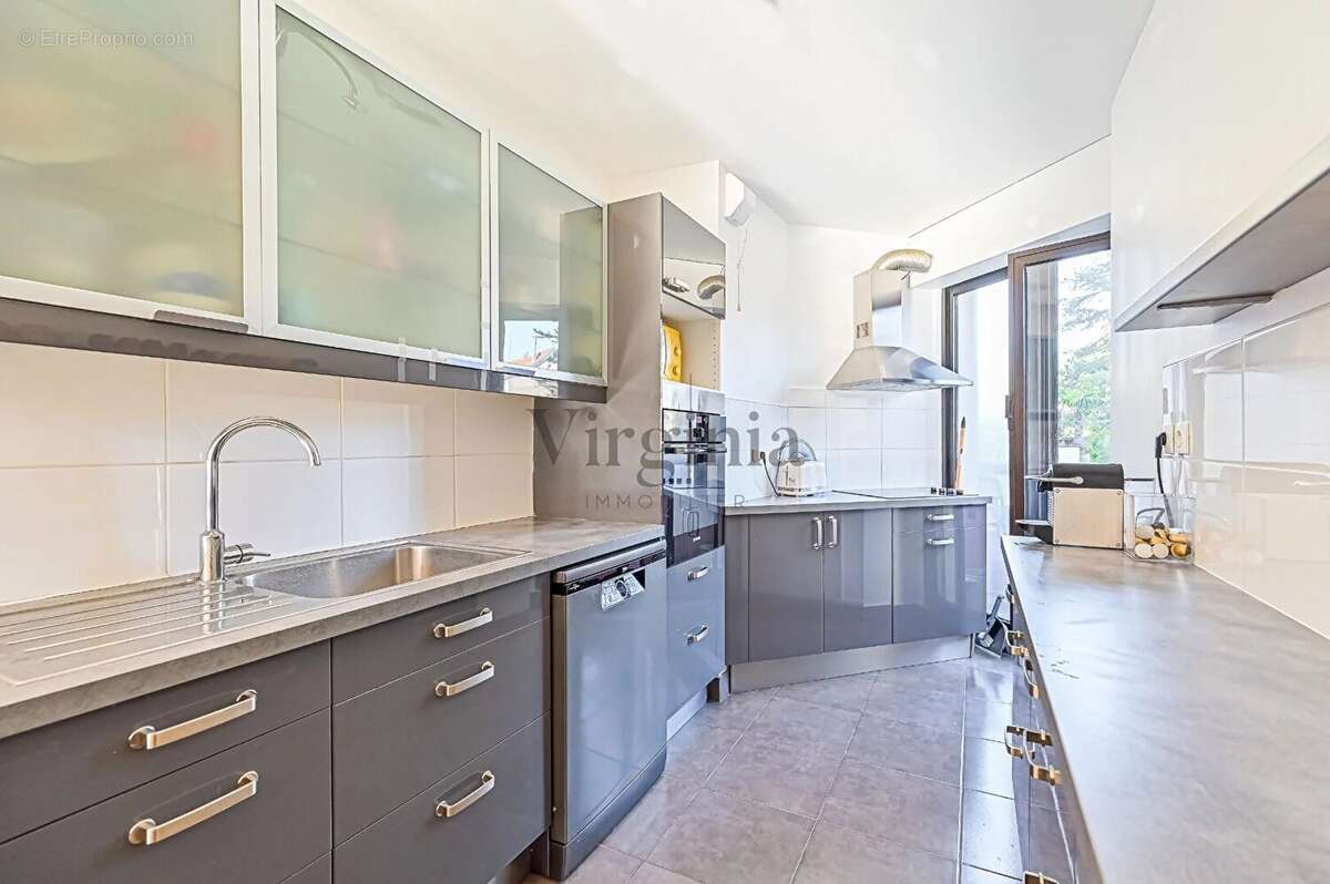 Appartement à CHARENTON-LE-PONT