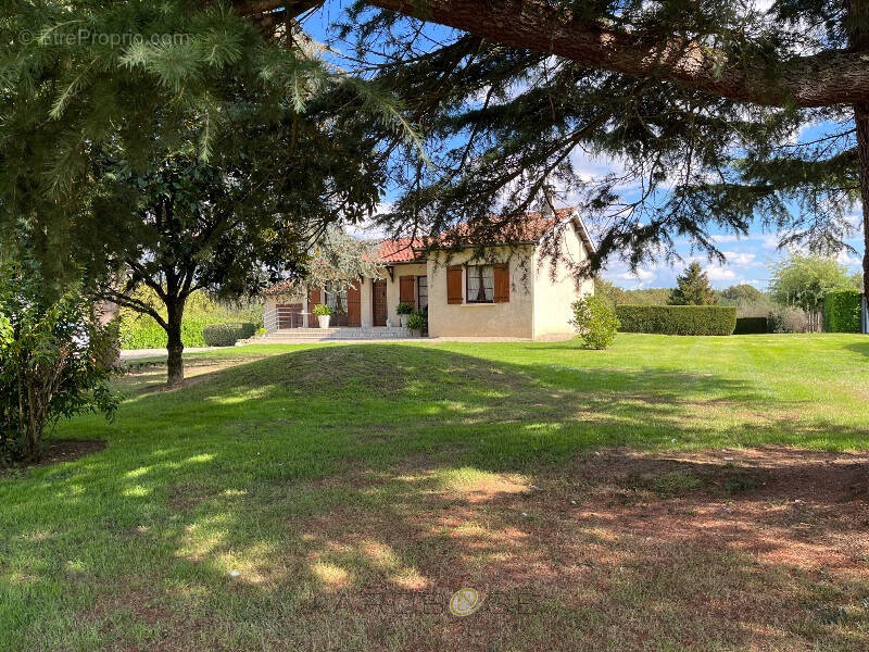 Maison à CALONGES
