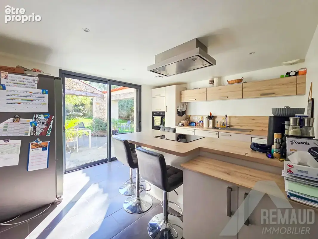 Grange Rénovée de 214 m² sur Terrain de 2973 m² - photo 3