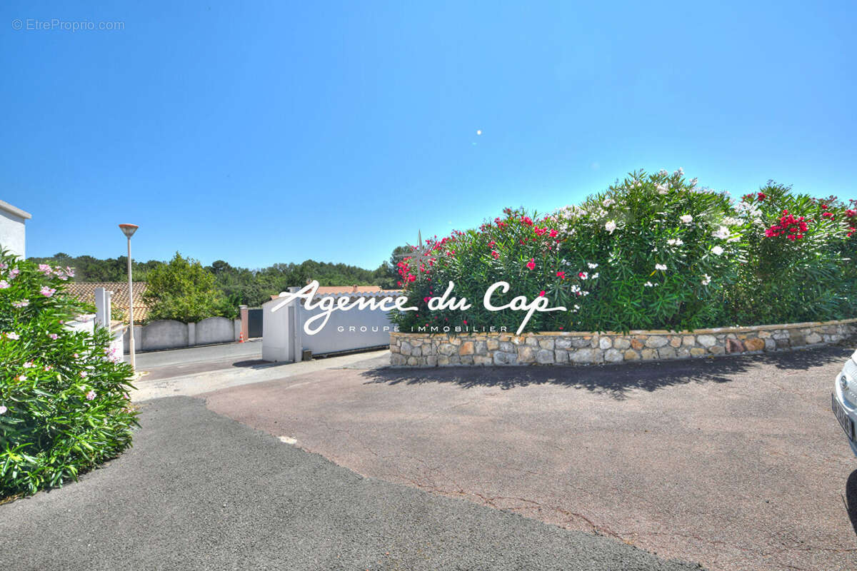 Maison à ROQUEBRUNE-SUR-ARGENS