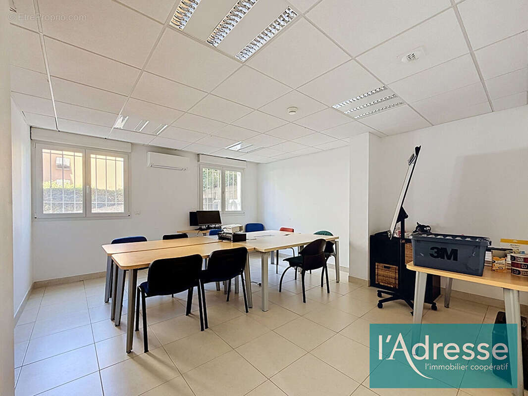 Entrepôt avec bureaux climatisés - 228 m² - Secteur Finosello - photo 4