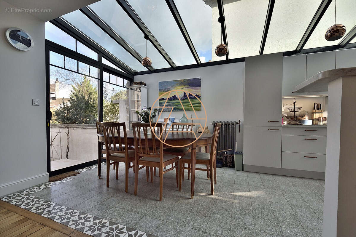 Maison à SAINT-MAUR-DES-FOSSES