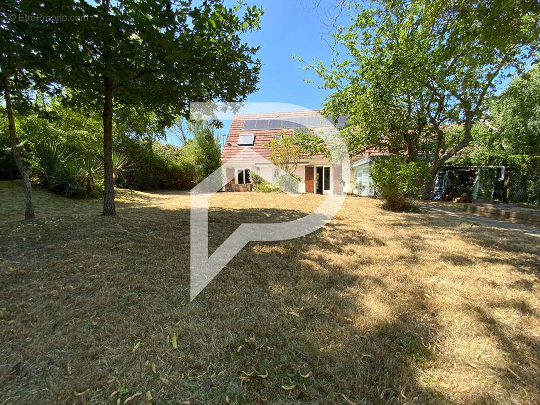 Maison à LES ESSARTS-LE-ROI