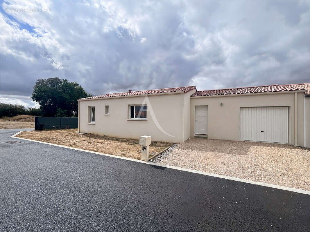 A vendre - maison t.4 récente - saint christophe du ligneron - photo 9