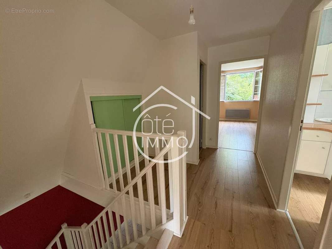 PRIGONRIEUX : Belle périgourdine rénovée 6 pièces de 210m² avec jardin - photo 8