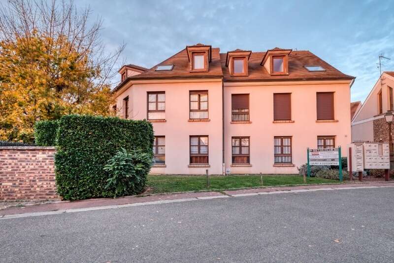 Appartement à NEAUPHLE-LE-CHATEAU