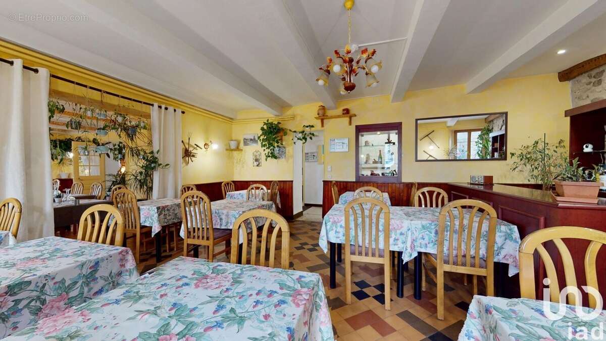 Photo 3 - Commerce à BESSE-ET-SAINT-ANASTAISE