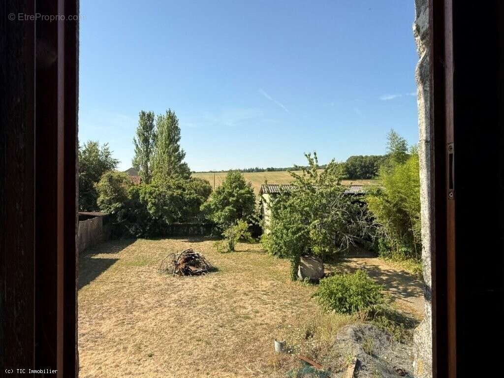 Maison de Village A Rénover Sur 1683m² - photo 26