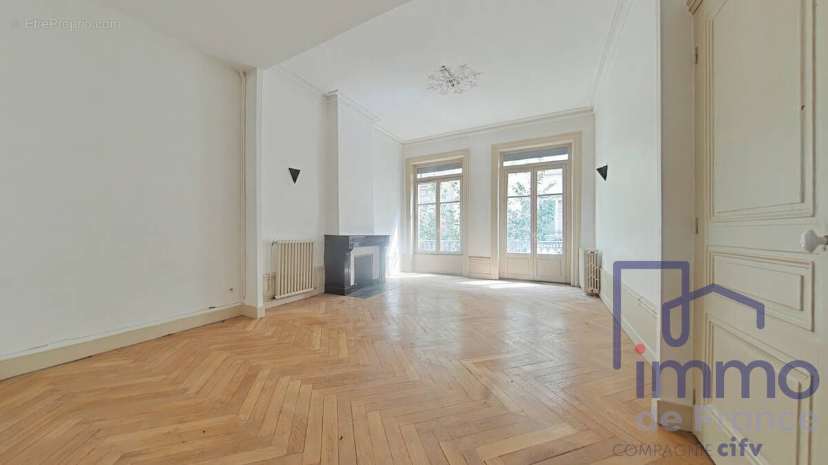 Appartement à SAINT-ETIENNE