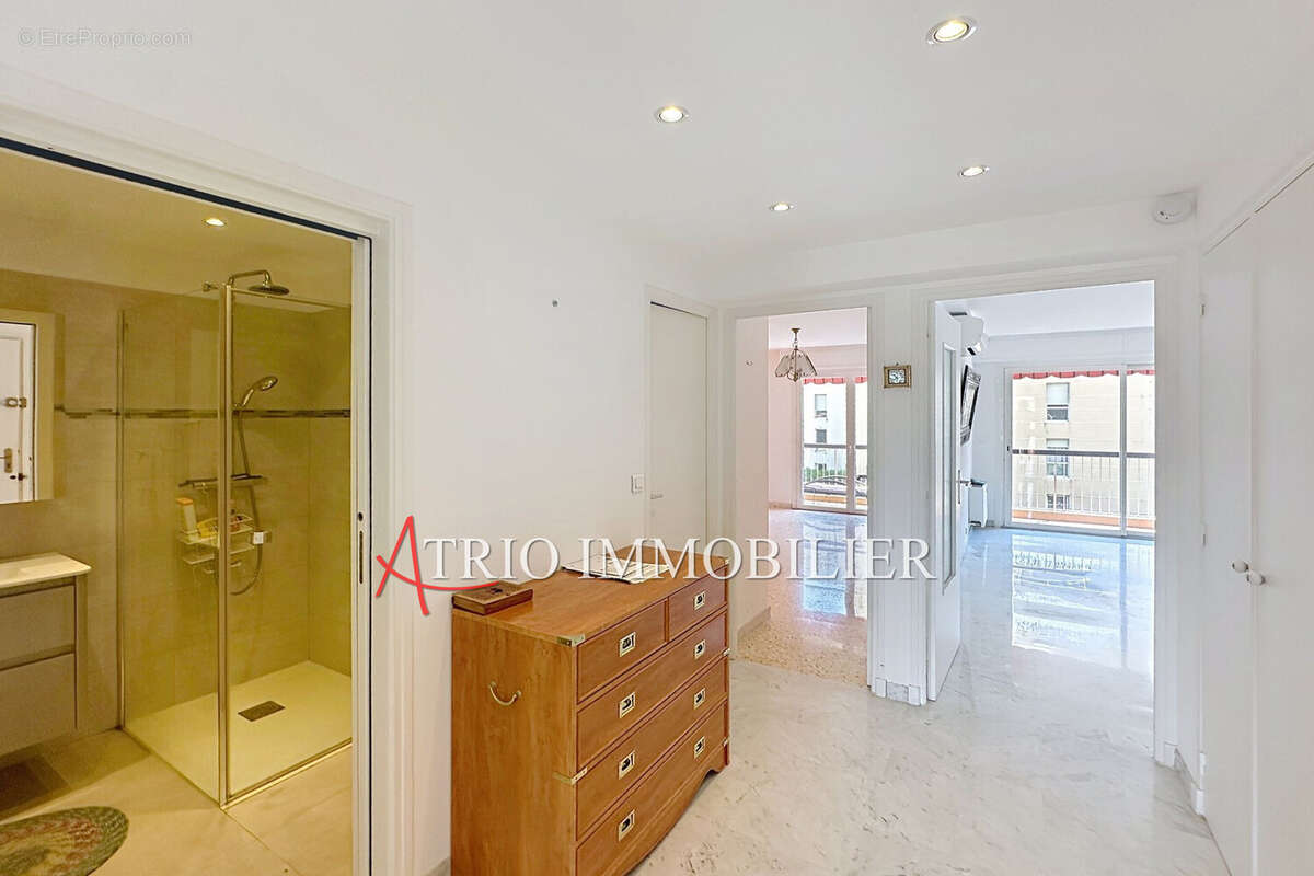 Appartement à SAINT-LAURENT-DU-VAR