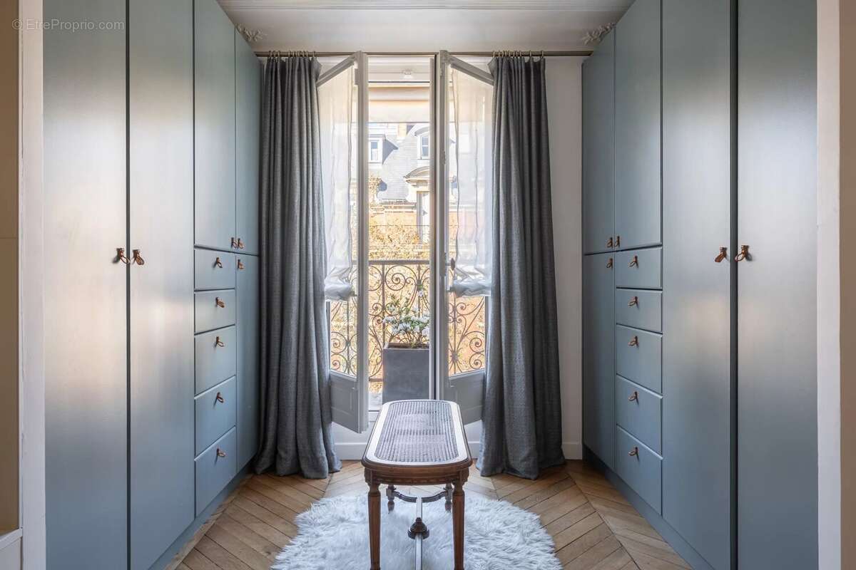 Appartement à PARIS-7E