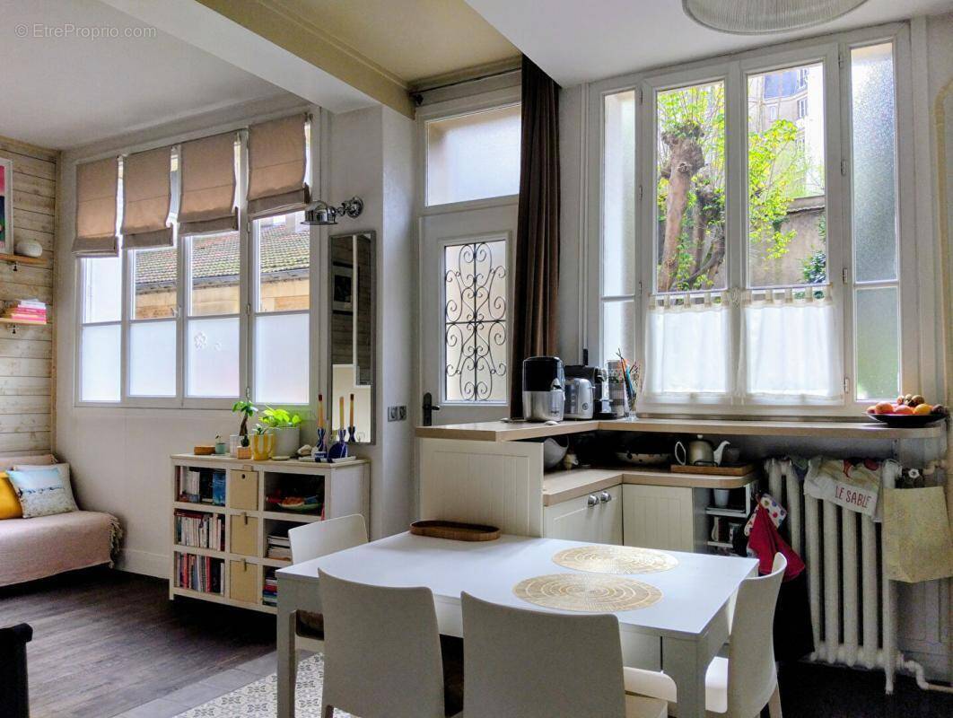 Appartement à PARIS-15E