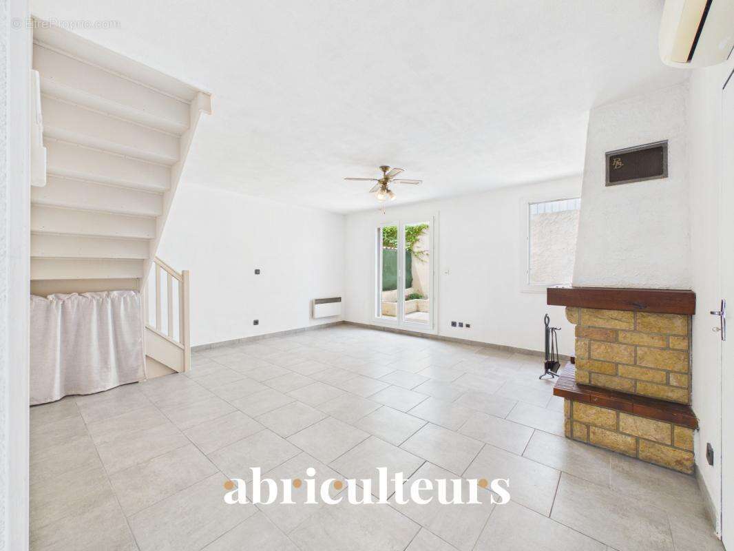 Maison familiale T5 avec terrasse et garage en vente dans le quartier Timone / Saint-Pierre (13010) - photo 2