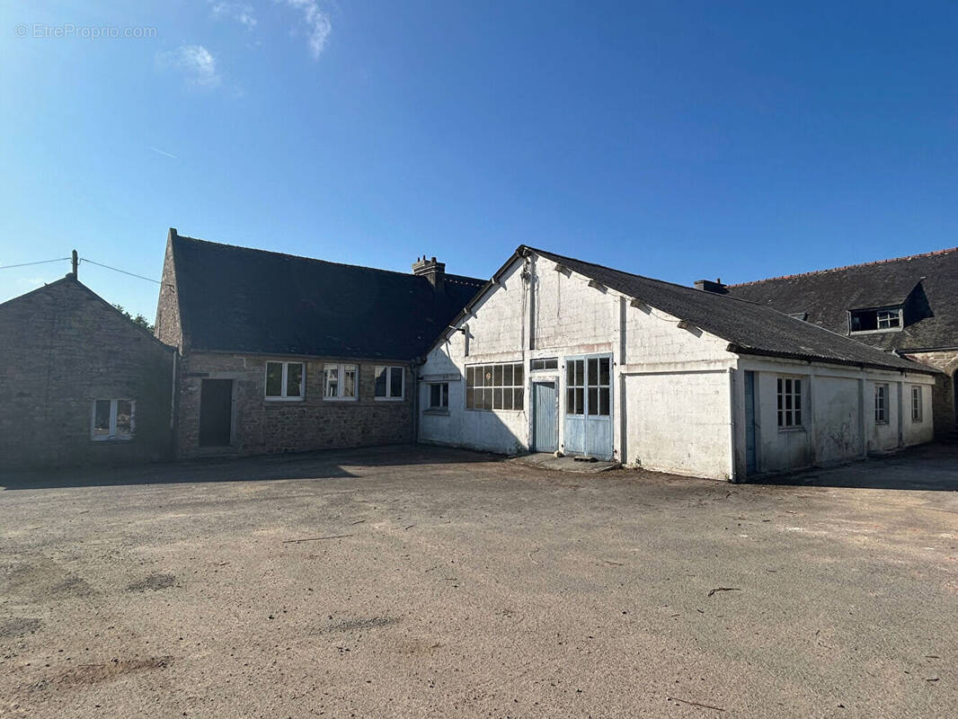 Commerce à ERGUE-GABERIC