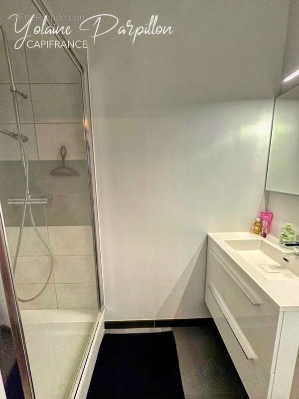 Appartement à vendre 4 pièces LA ROCHE SUR YON (85) - photo 3