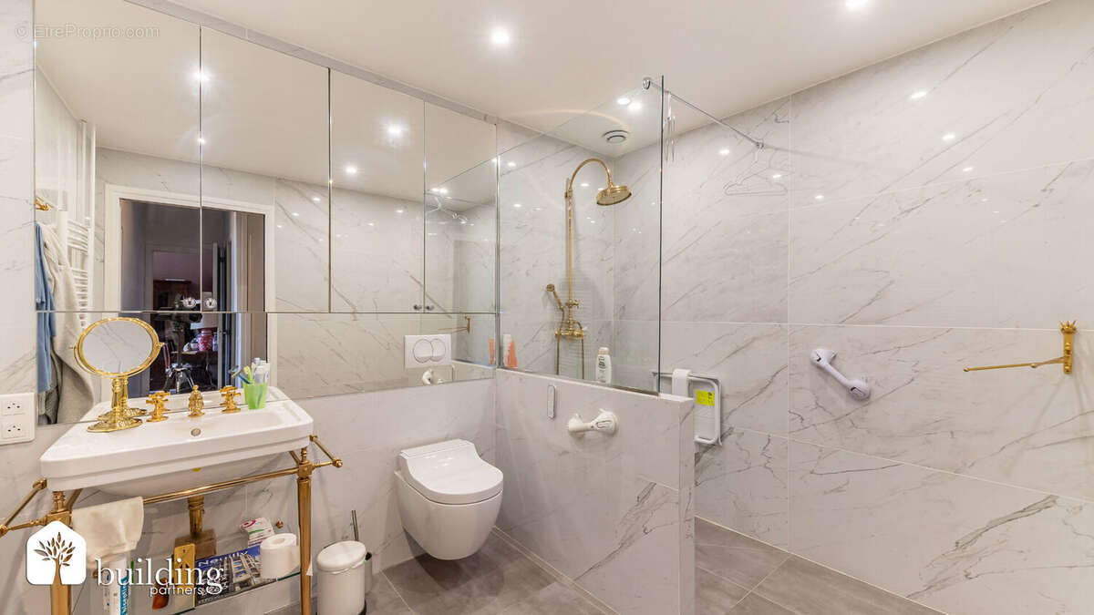 A vendre - Neuilly-sur-Seine Face Seine - Appartement 5 pièces de 108,14 m² avec 20 m² de balcon - photo 11