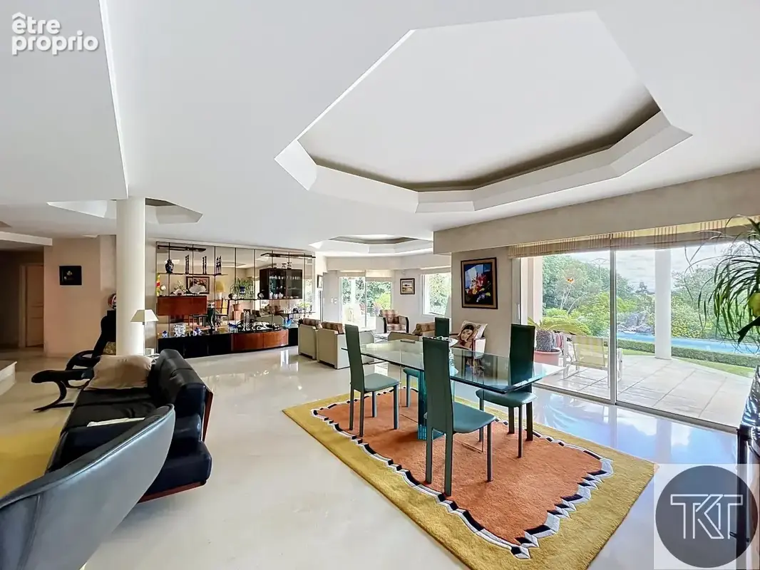 239 m²  terrain paysagé de 2 165 m²  piscine chauffée  sous-sol de 246 m²  accès direct au golf - photo 6