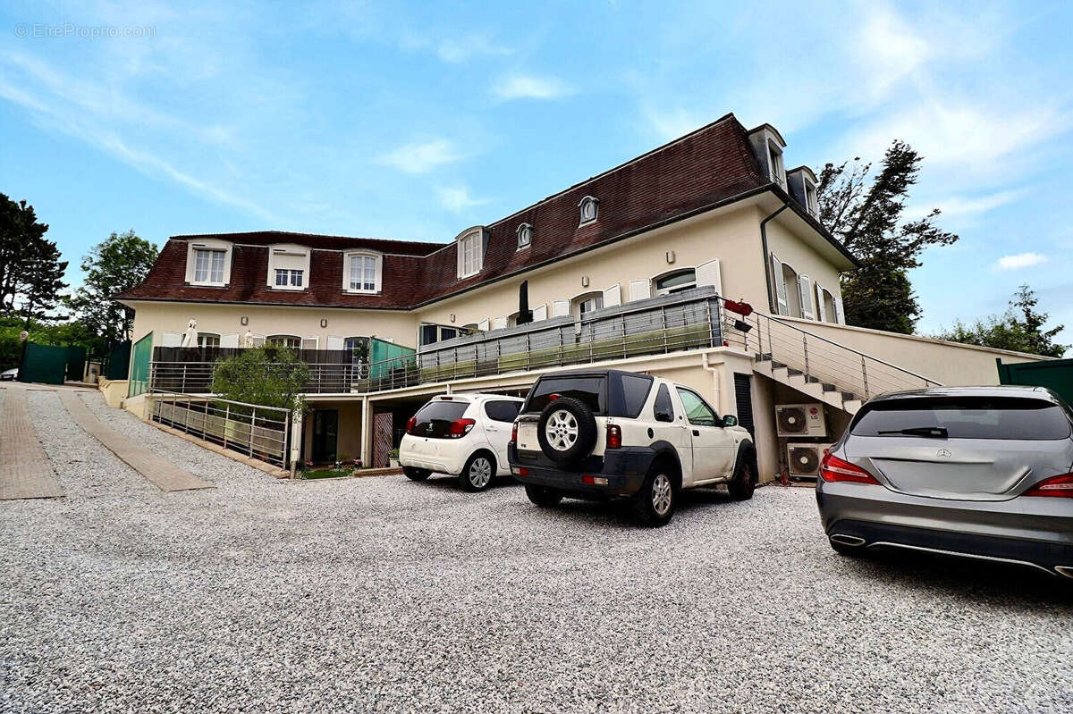 Appartement à MAREIL-MARLY