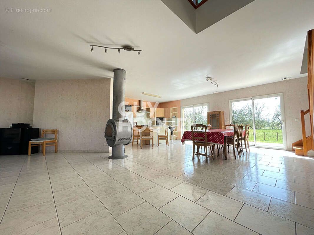 Maison à MOULINS-SUR-YEVRE