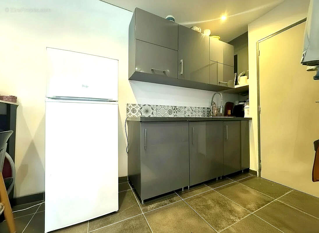 Appartement Saint Aygulf 1 pièce(s) 28 m2 + local commercial 10m² - photo 4
