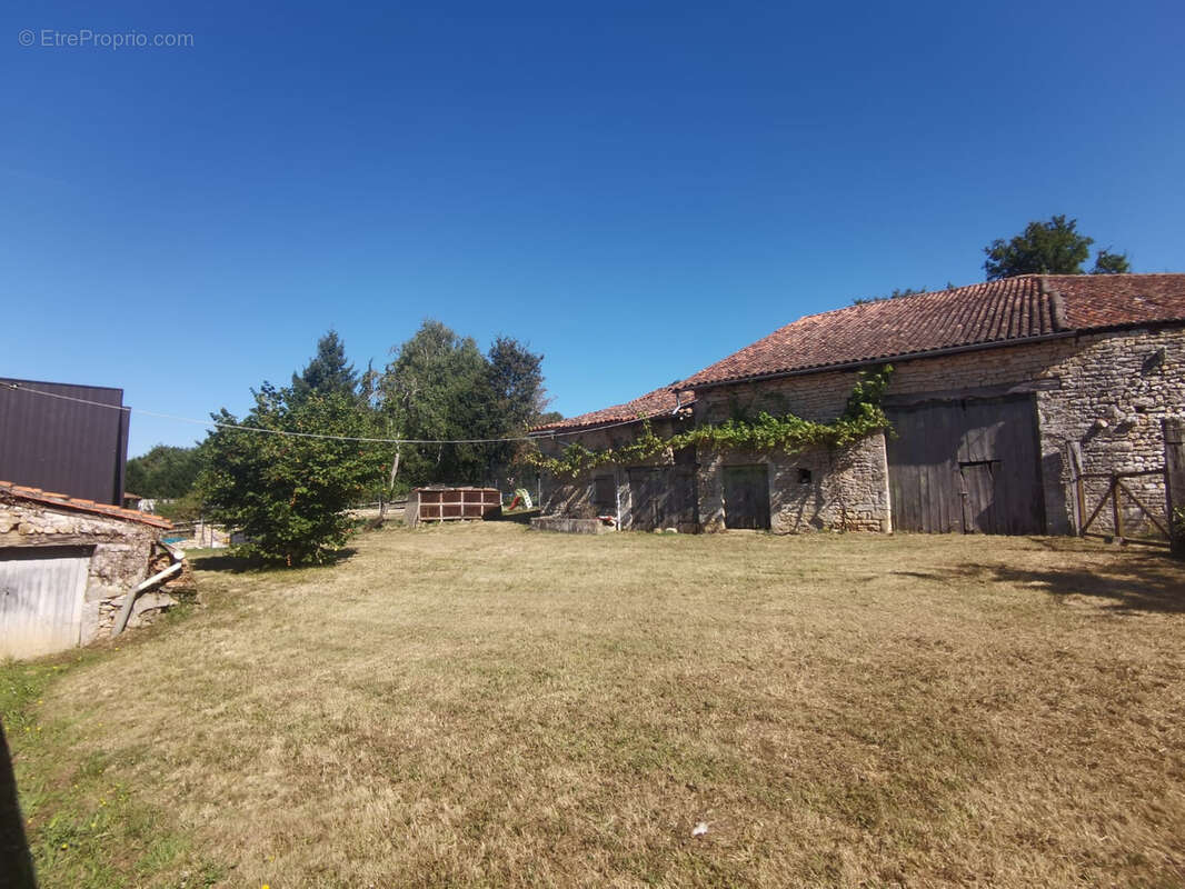 Maison à CELLEFROUIN