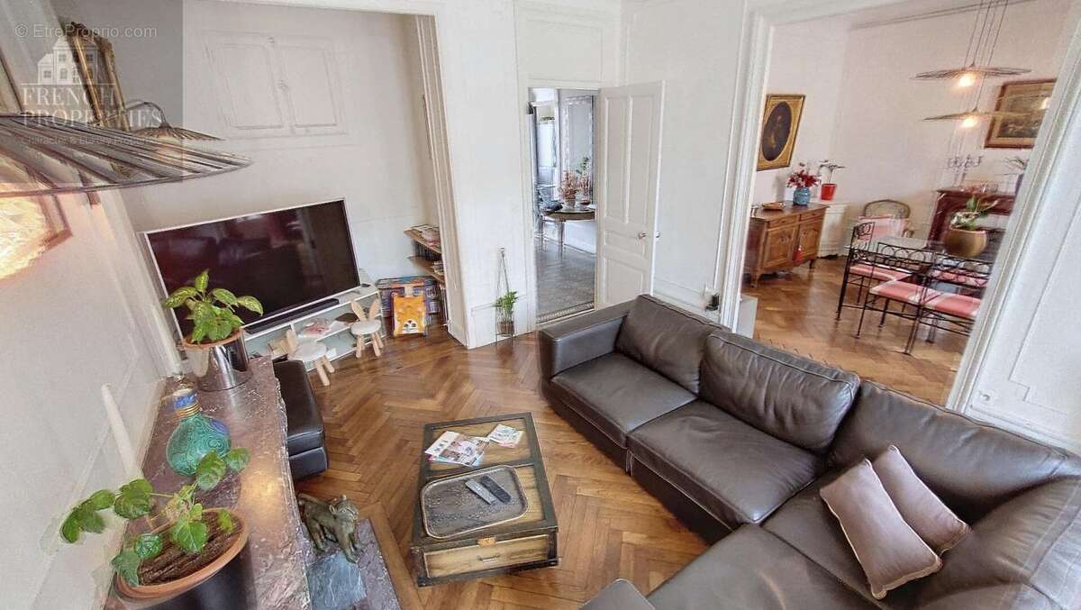 Appartement duplex style haussmannien T5 de 137.05M2 + 2 caves et terrasse et balcons- Bld Clémenceau  5 pièce(s) 135.79 m2 - photo 5