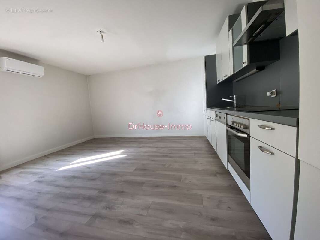 Maison à SAINT-LAURENT-D'AIGOUZE