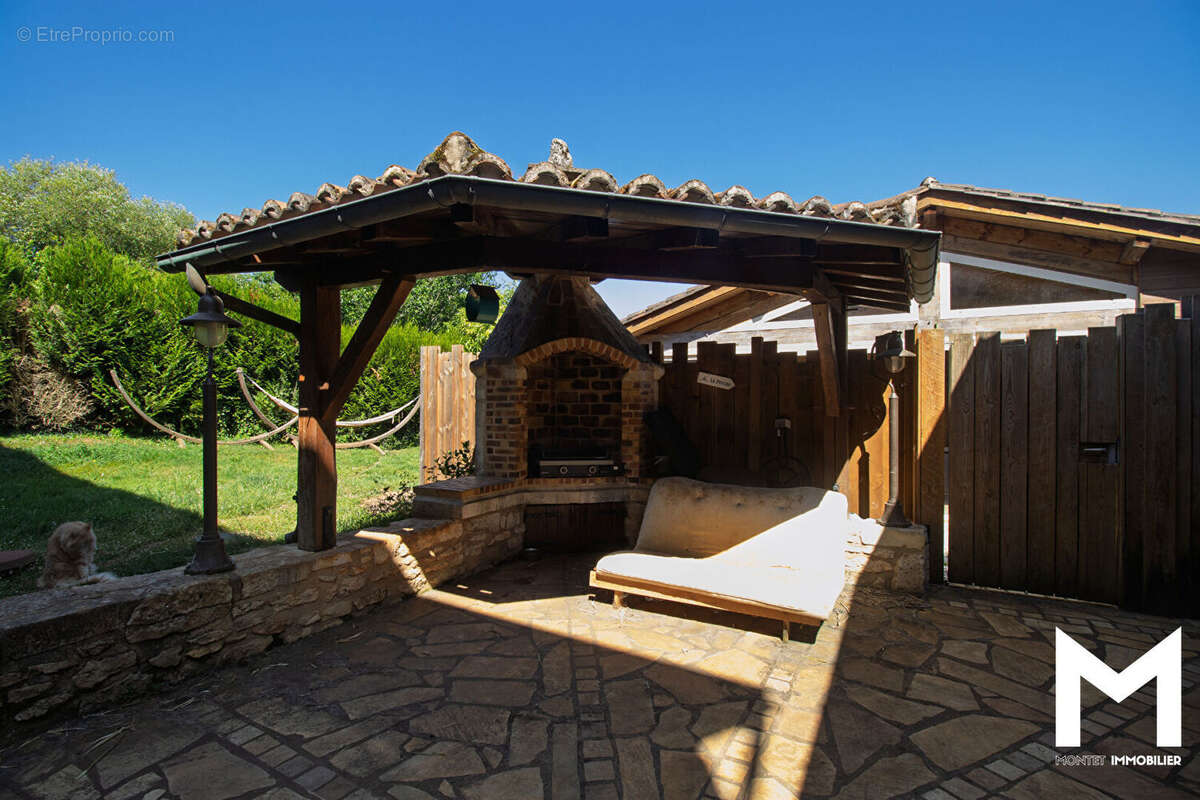 Maison à SAVIGNAC-LES-EGLISES