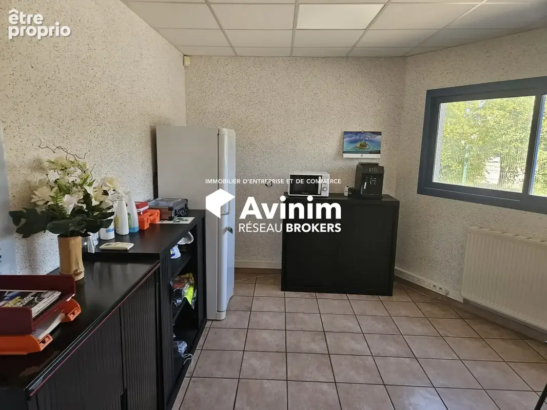 Commerce 3 022 m² à vendre à Oyonnax (01100) - photo 6
