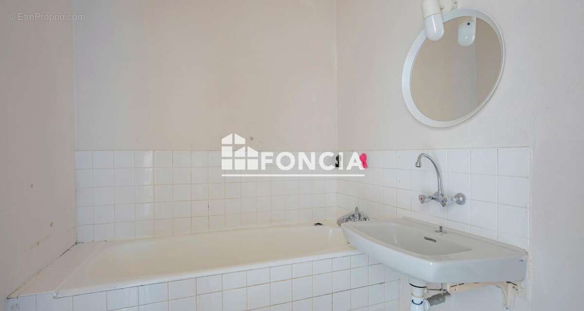 Appartement à PIERRE-BENITE