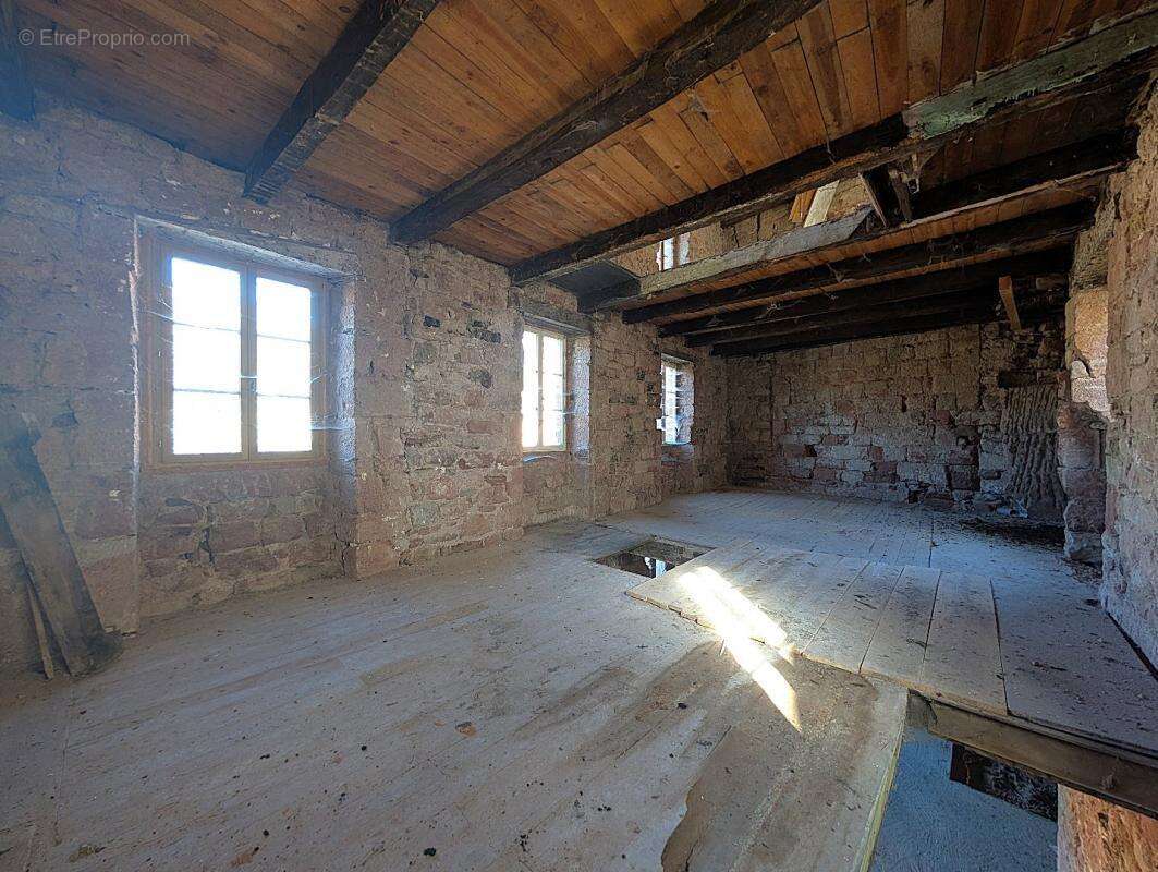 Maison à VILLECOMTAL