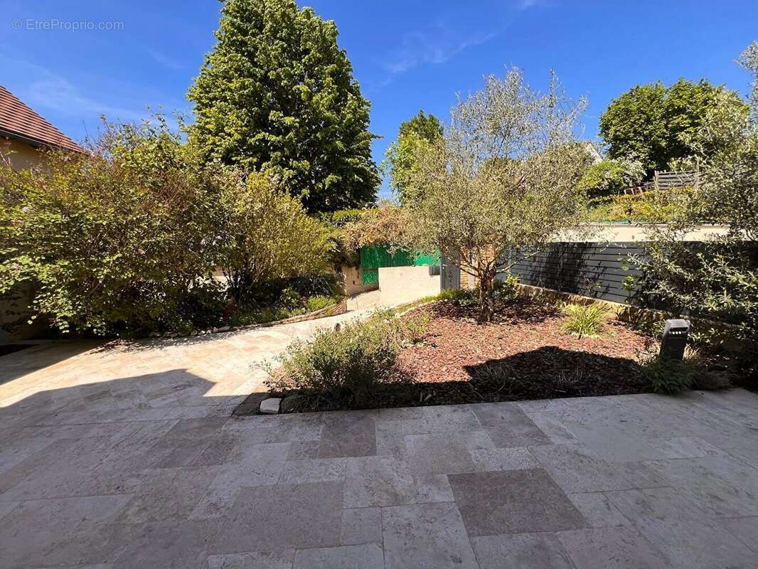 Maison à SAINT-NOM-LA-BRETECHE