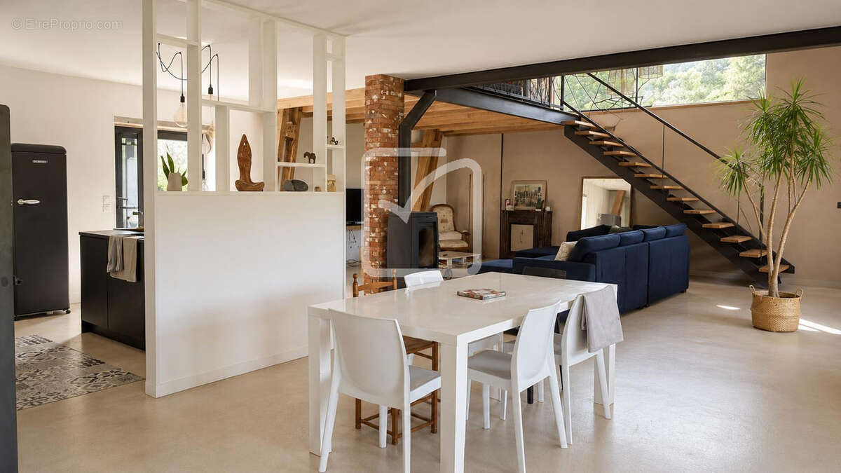 Maison à LARCHE