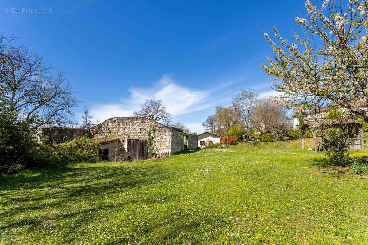 Country house with annexe, pool and land - photo 7