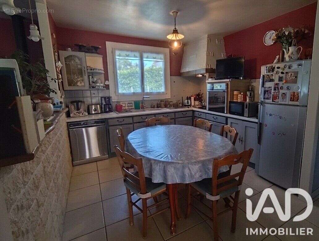 Maison 110 m² à Sainte-Eanne  - photo 7