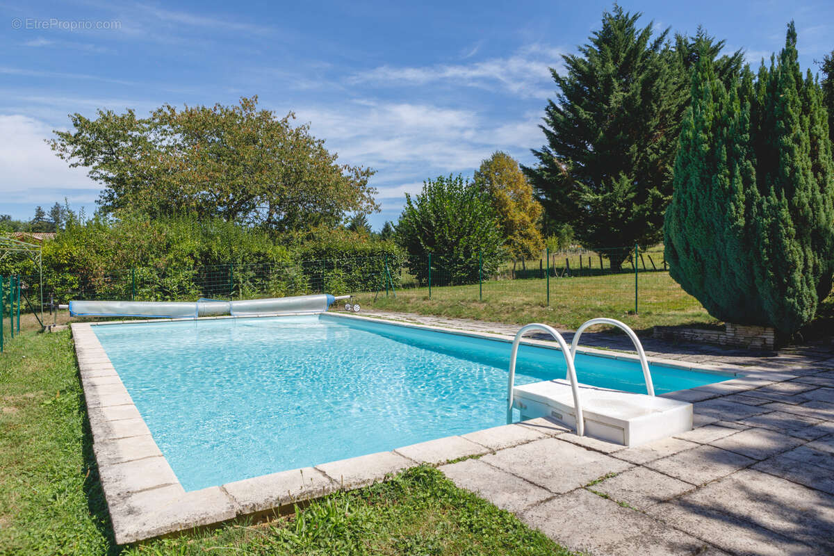 Maison à MOGNENEINS