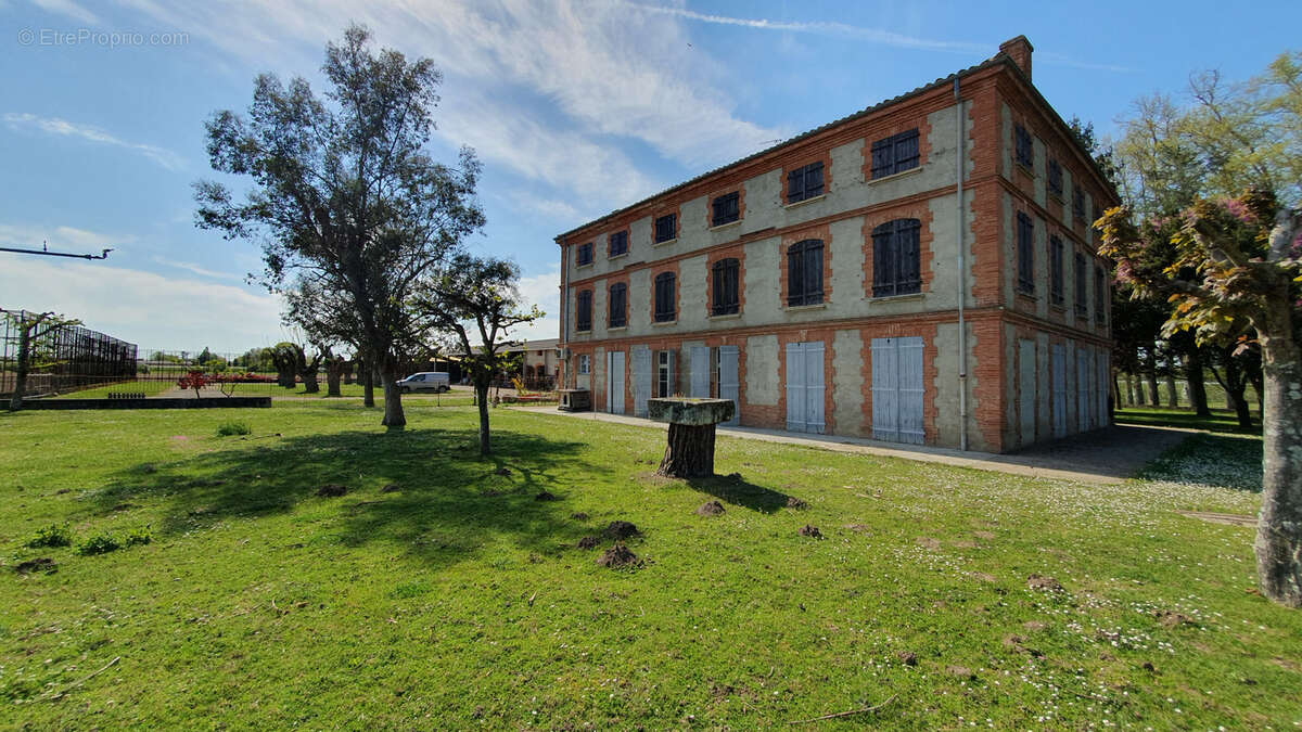 Maison à NEGREPELISSE