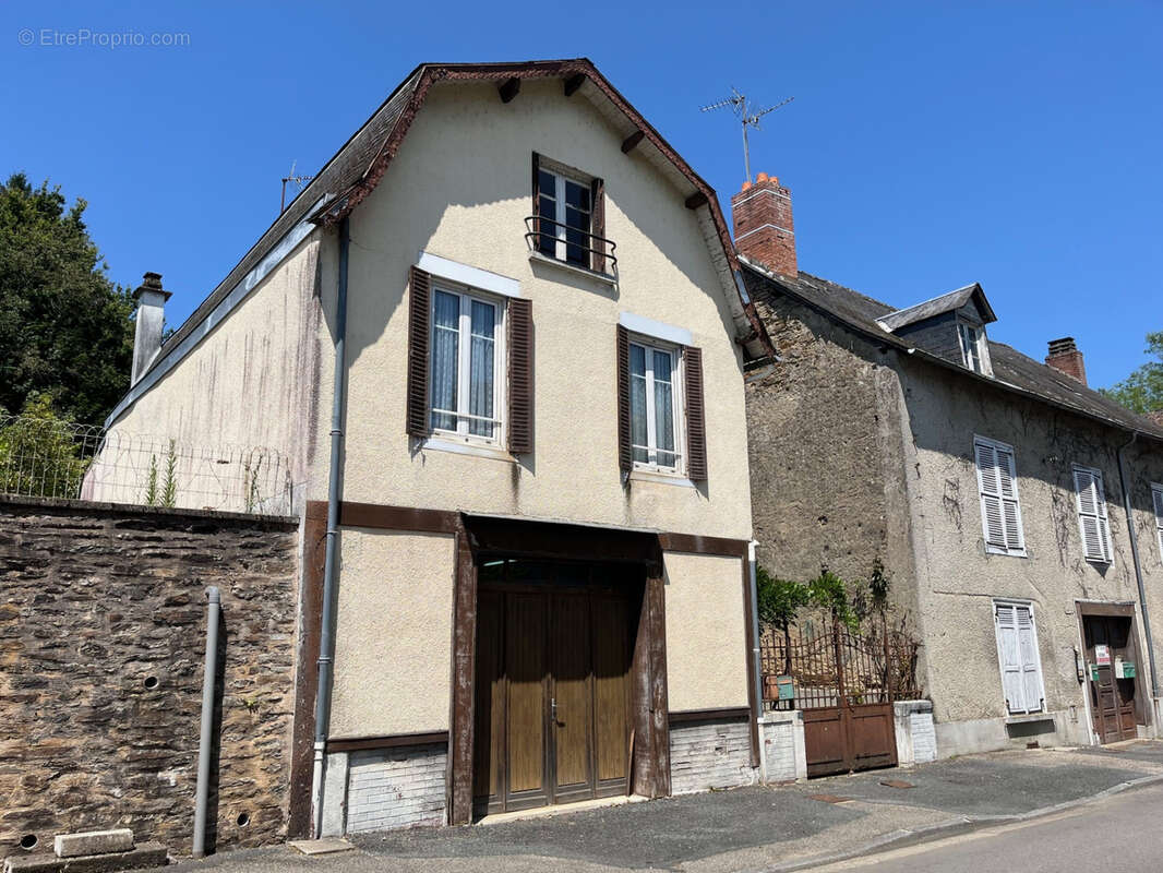 Coussac Bonneval Proche commerces, maison 5 pièces à rénover, garage et jardin. - photo 23