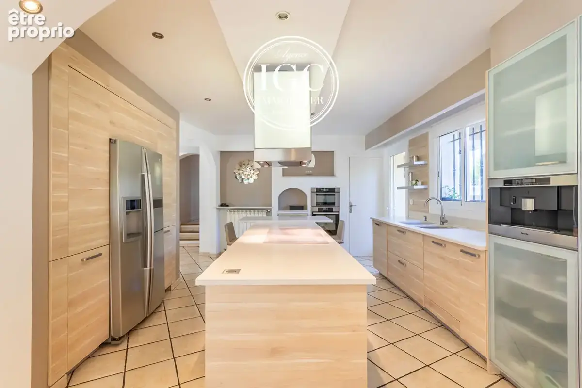 La Fare-les-Oliviers  Villa de 185 m² sur 1550 m² de terrain avec piscine - photo 14