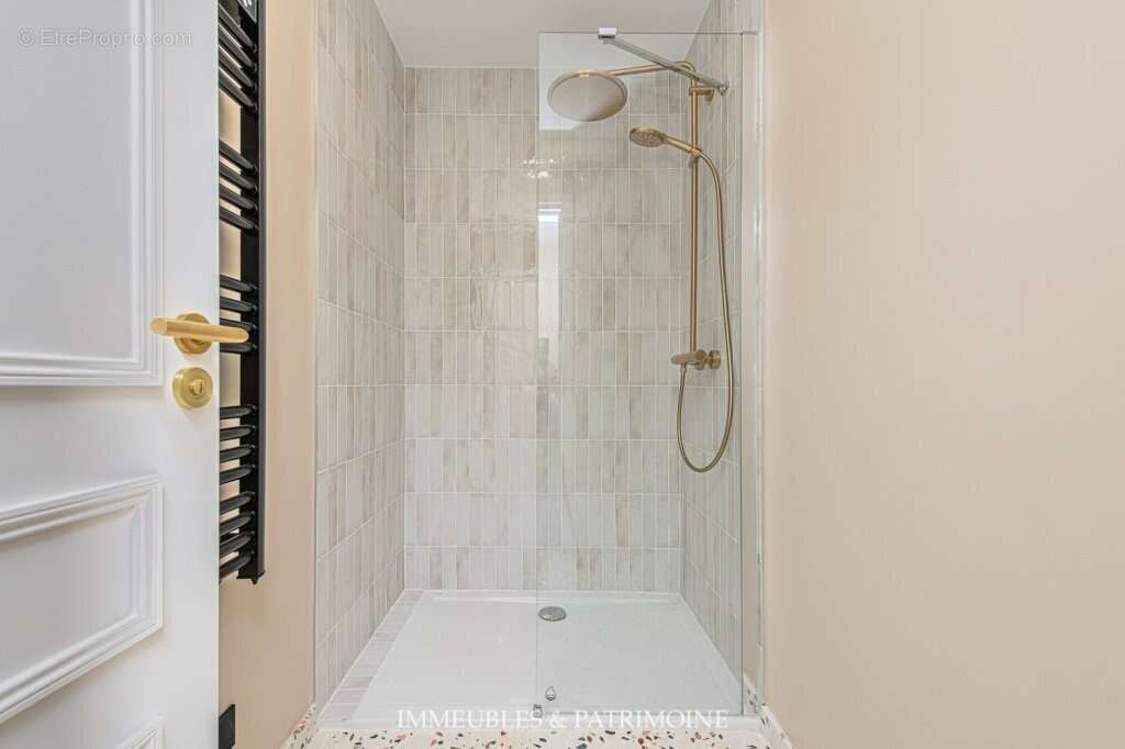 Appartement à PARIS-8E