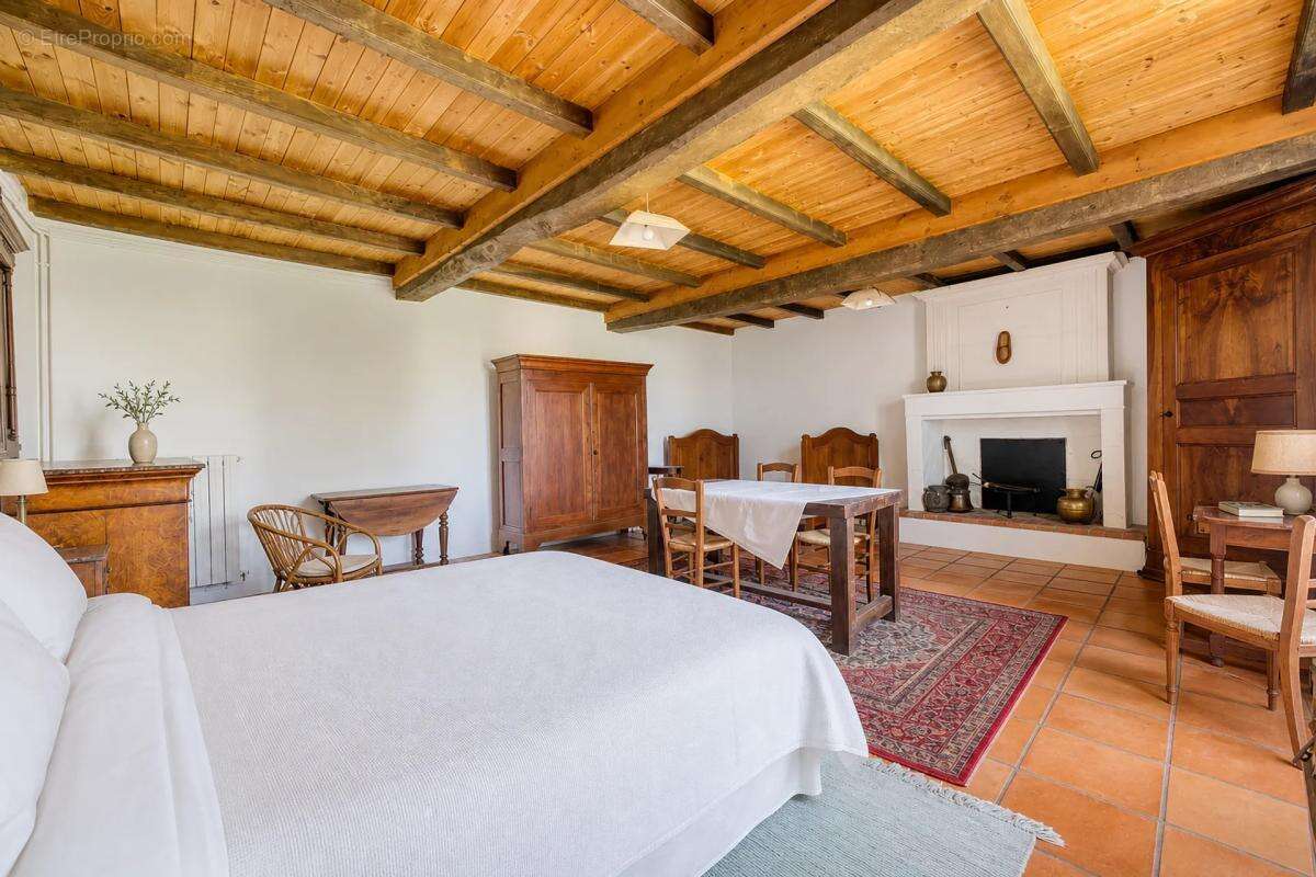 Authentique maison charentaise de 180 m² habitables avec piscine - photo 9
