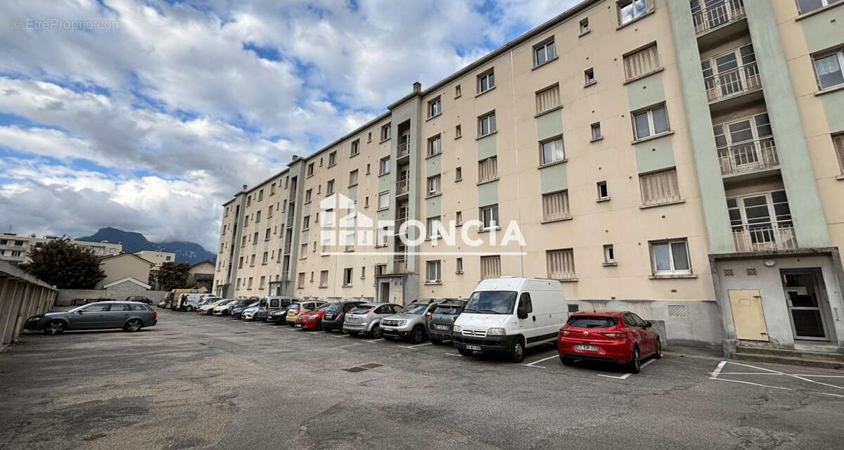 Appartement à FONTAINE