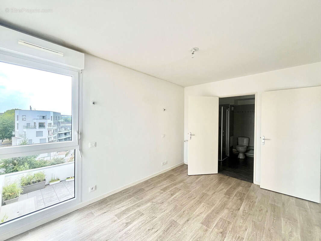 A VENDRE appartement Caen 2 pièce(s) 39.60 m2 - vendu libre - dernier étage - ascenseur - parking - vue dégagée - photo 8