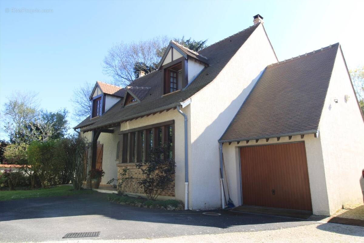 Maison à MANDRES-LES-ROSES