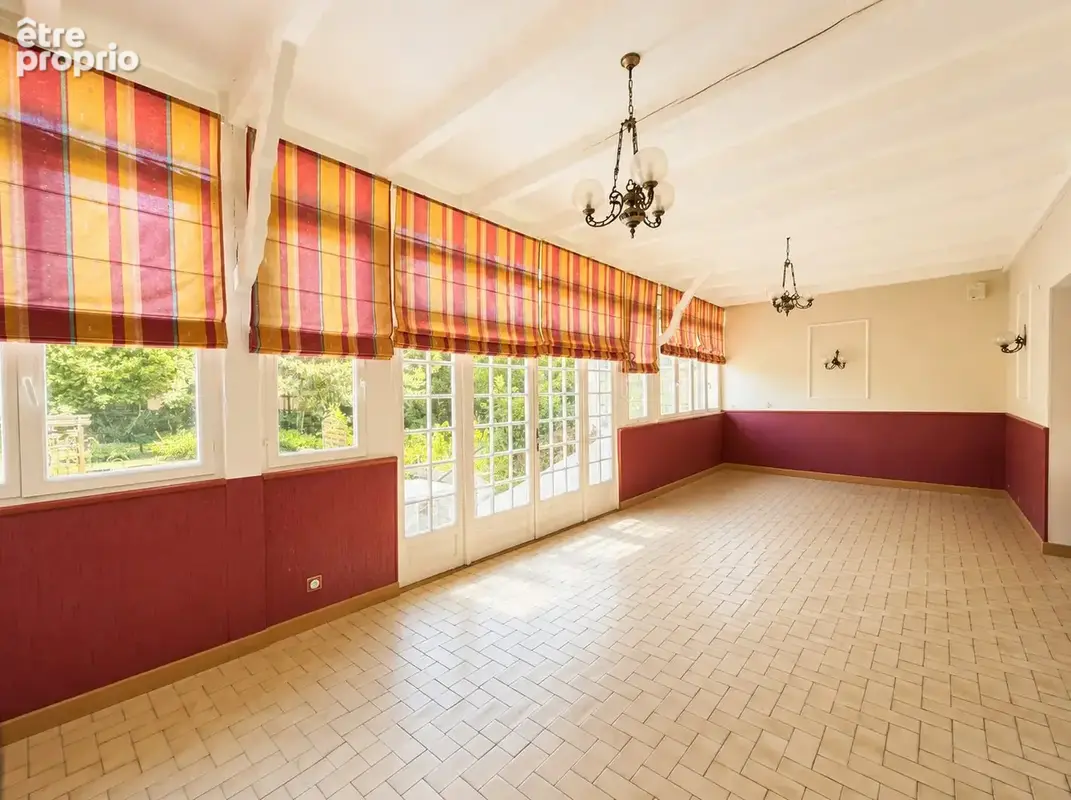 Salle terrasse - RDC (donnant sur terrasse)