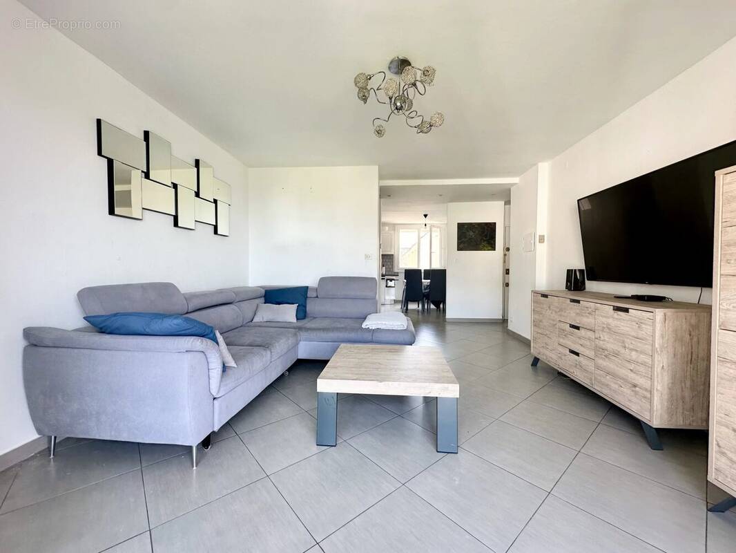 Appartement à CARROS