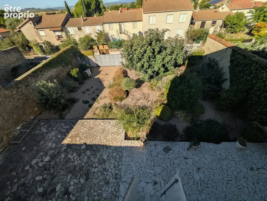 Vend maison de caractère de 280m2, grand garage, jardin, remise, 7 chambres à Magalas - photo 3