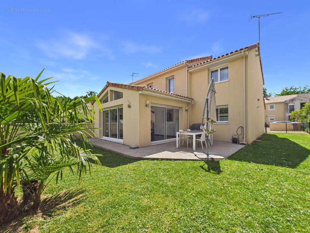 Maison de 124 m 2 à Mignaloux Beauvoir , 3 chambres, 1 bureau,  jardin, garage - photo 1