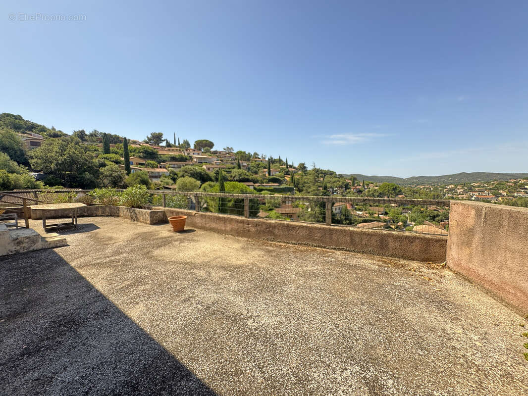 Terrain à BORMES-LES-MIMOSAS